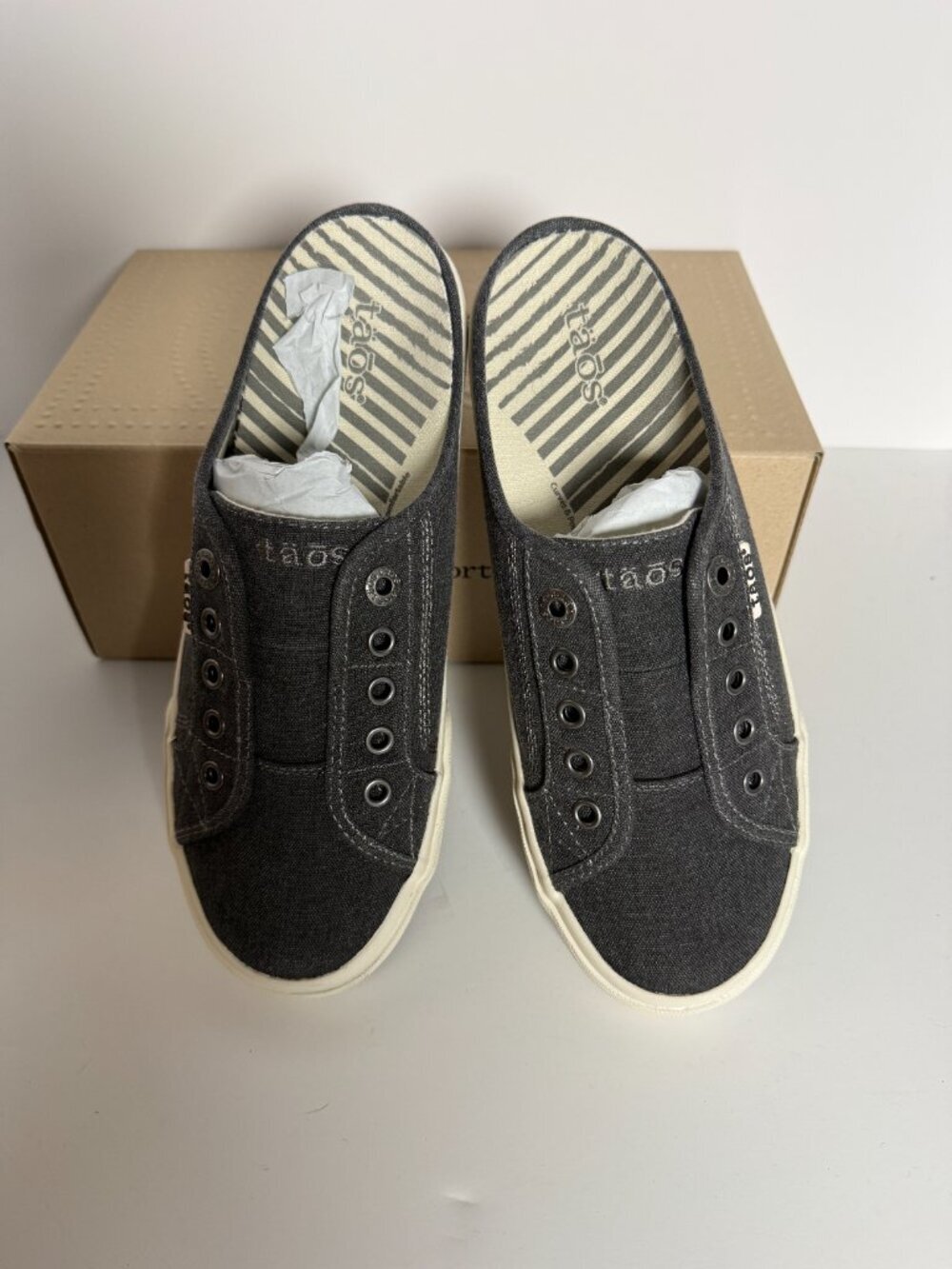 TAOS EZ Soul Charcoal Wash Canvas Slip On Sneaker Size 8.5M NWT/Box
